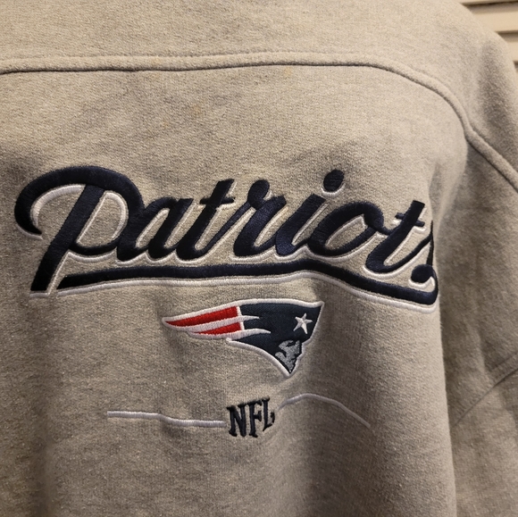 Gently used- Vintage Men's NFL PATRIOTS Gray PULLOVER SWEATER. Fits XXLarge - Picture 4 of 10